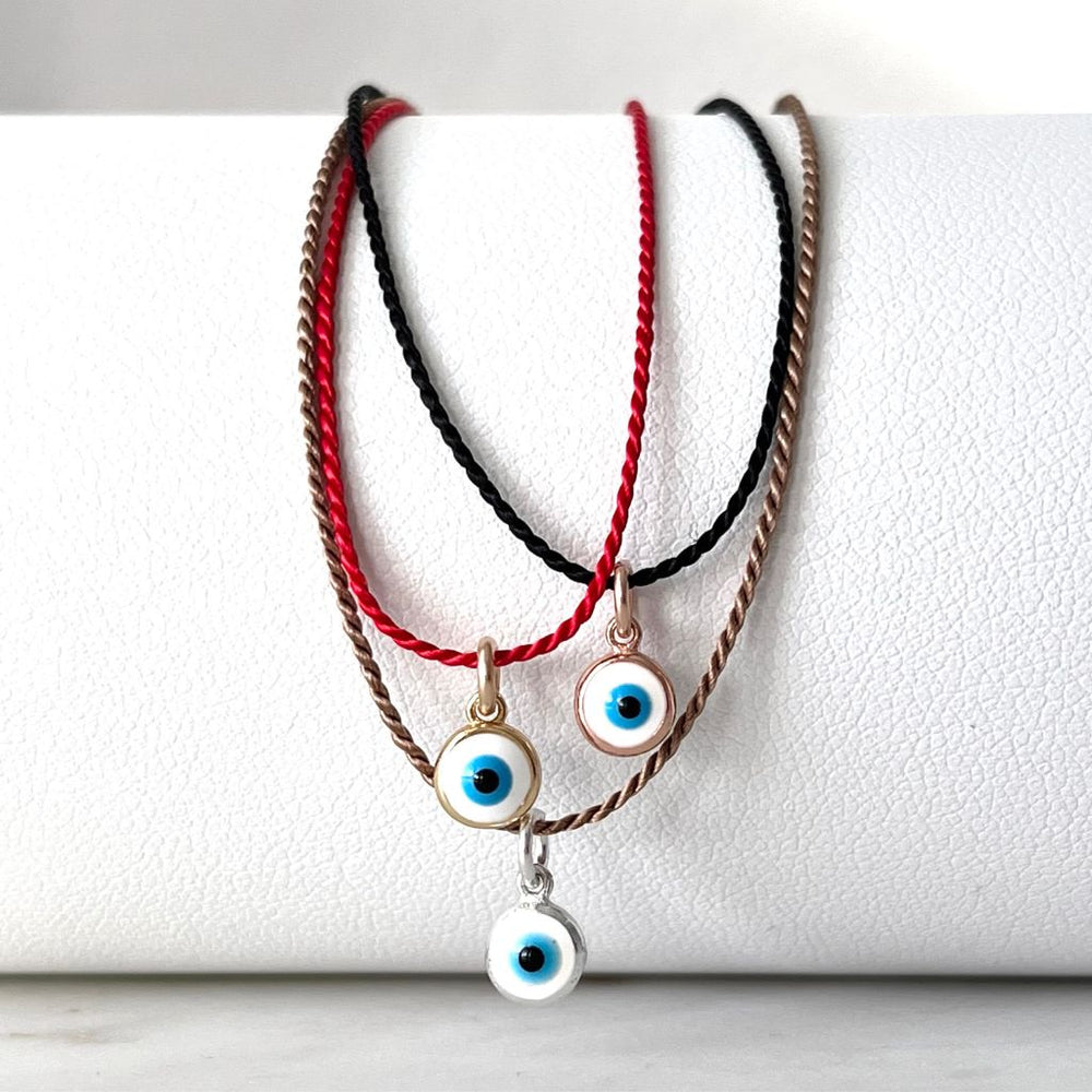 Close-up of the Gold Turkish Evil Eye Choker with a 5mm glass charm, showcasing the delicate craftsmanship and elegant design - Luck Strings.