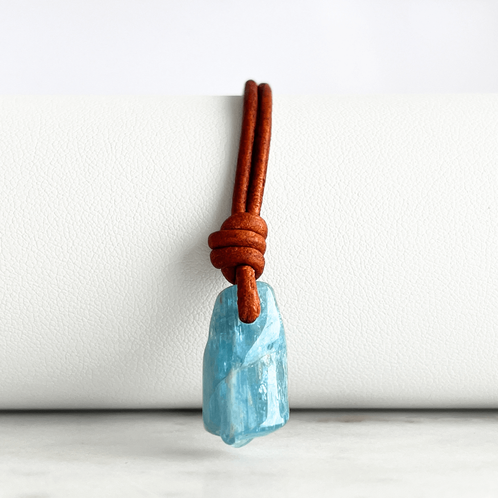 Oceanic Bliss: This pendant necklace showcases a natural small aquamarine gemstone, capturing the essence of tranquil oceanic serenity.