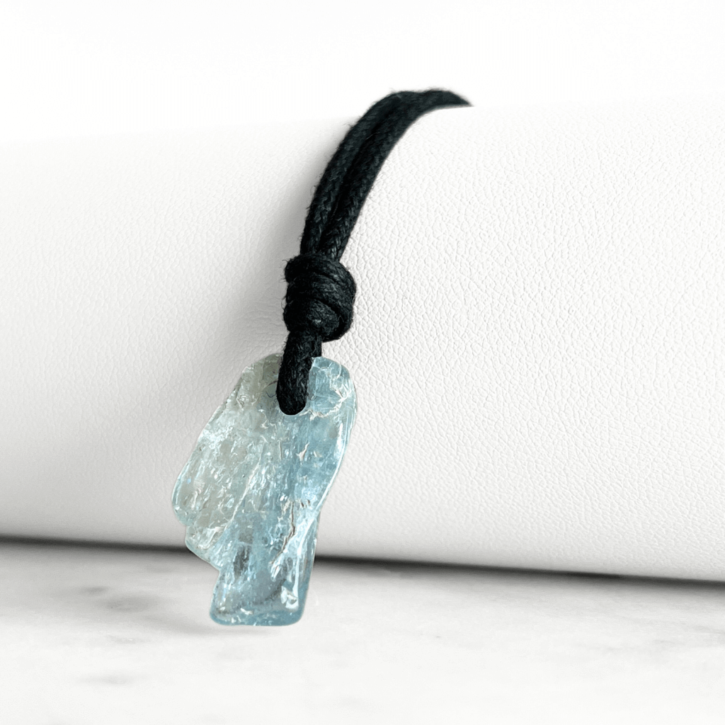 Tranquil Harmony: A pendant necklace adorned with a natural small aquamarine gemstone, representing the peaceful balance of tranquility and serenity.