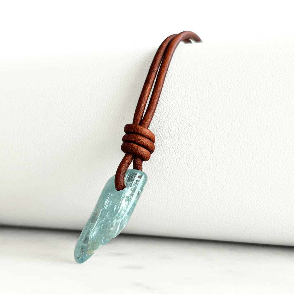 Serene Reflections: A pendant necklace showcasing a natural small aquamarine gemstone, echoing the calm and peaceful reflections of a tranquil surface.