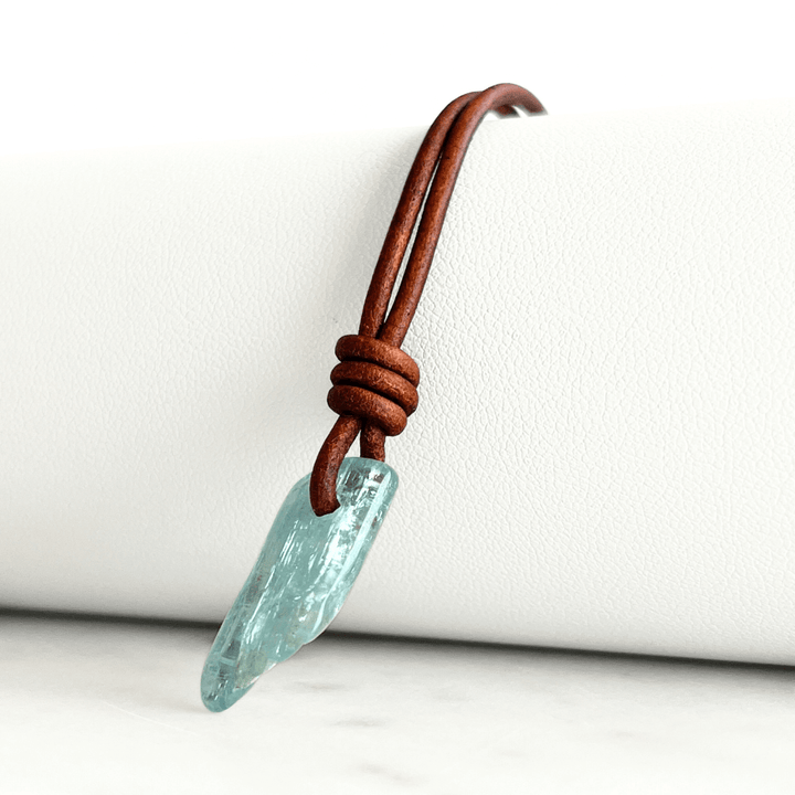 Serene Reflections: A pendant necklace showcasing a natural small aquamarine gemstone, echoing the calm and peaceful reflections of a tranquil surface.