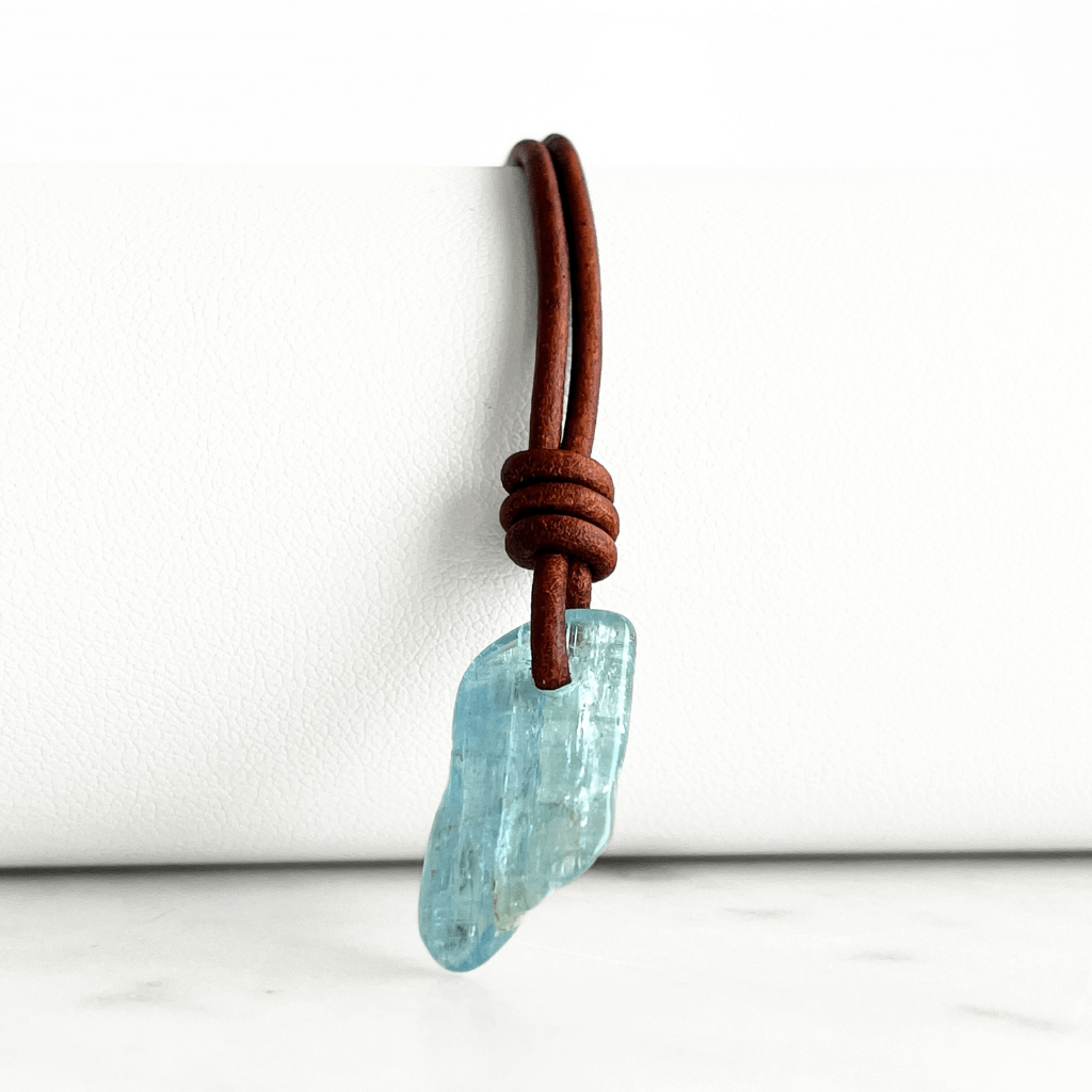 Serene Reflections: A pendant necklace showcasing a natural small aquamarine gemstone, echoing the calm and peaceful reflections of a tranquil surface.