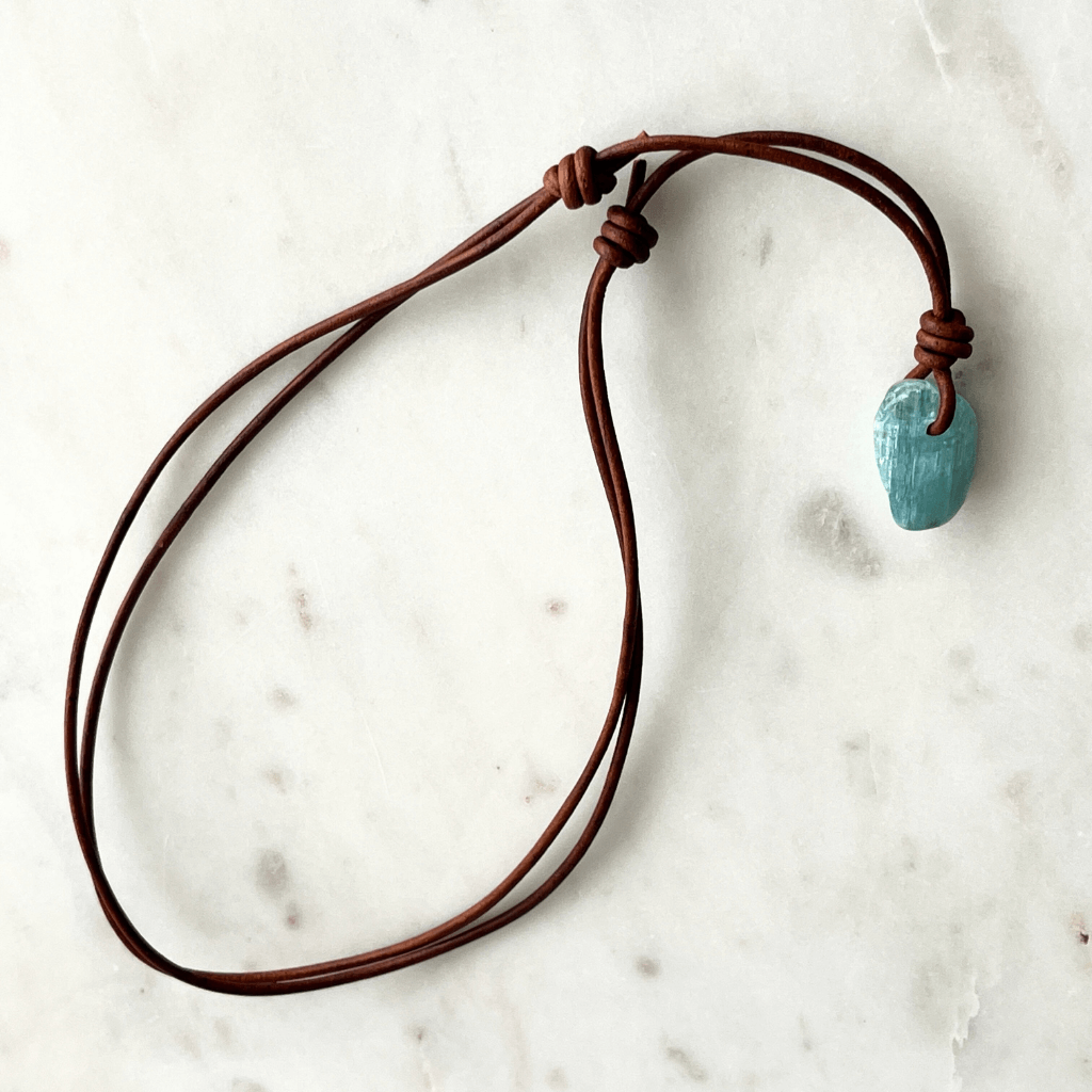 Oceanic Serenity: A delicate necklace featuring a small, natural aquamarine gemstone pendant, evoking the serene beauty of the ocean.