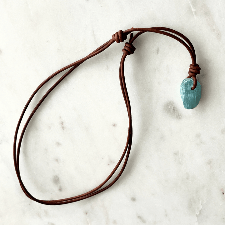 Oceanic Serenity: A delicate necklace featuring a small, natural aquamarine gemstone pendant, evoking the serene beauty of the ocean.